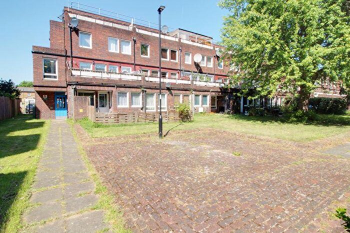 3 Bedroom Flat To Rent In Copperfield Mews, London, N18