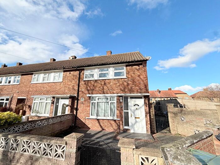 3 Bedroom End Terrace House To Rent In Flimwell Close, Bromley, BR1