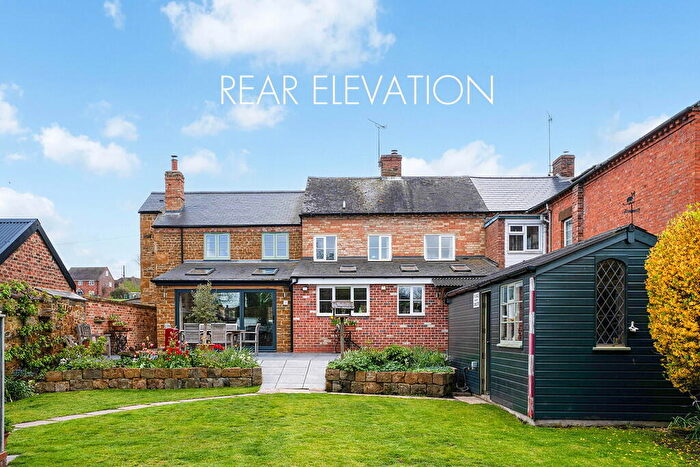 4 Bedroom Semi-Detached House For Sale In Fenny Compton, CV47