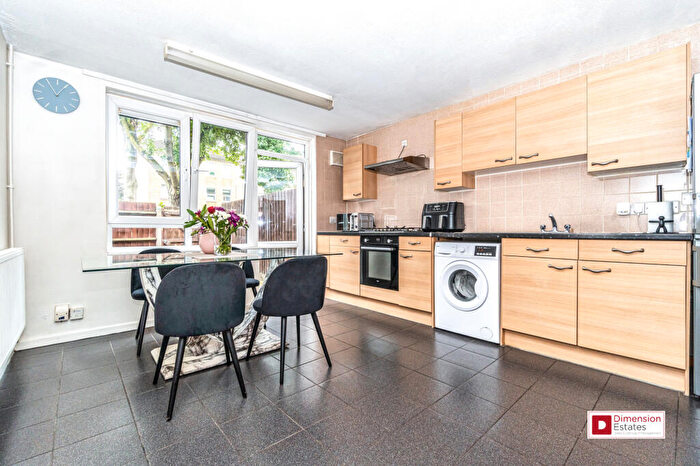 4 Bedroom Town House To Rent In Kirkland Walk, Dalston, Hackney, London, E8