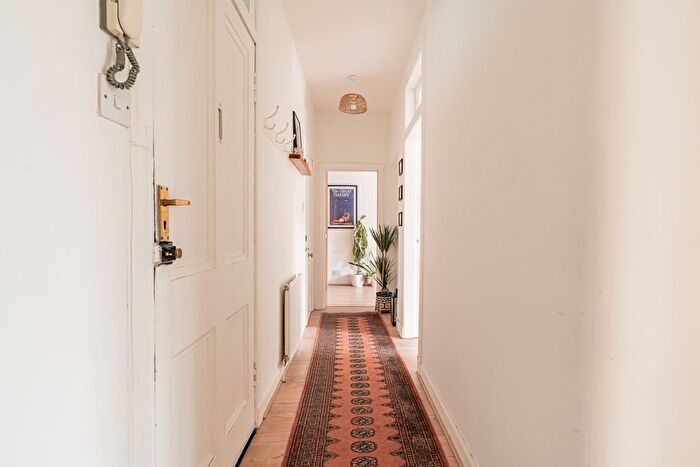 1 Bedroom Flat For Sale In / Craigcrook Place, Edinburgh, EH4