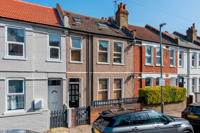 2 Bedroom Flat To Rent In Gilbey Road, London, SW17