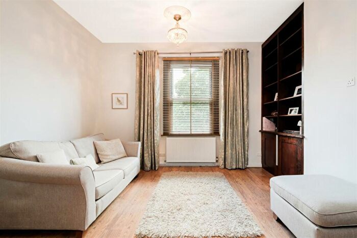 1 Bedroom Flat For Sale In Hermon Hill, Wanstead, E11
