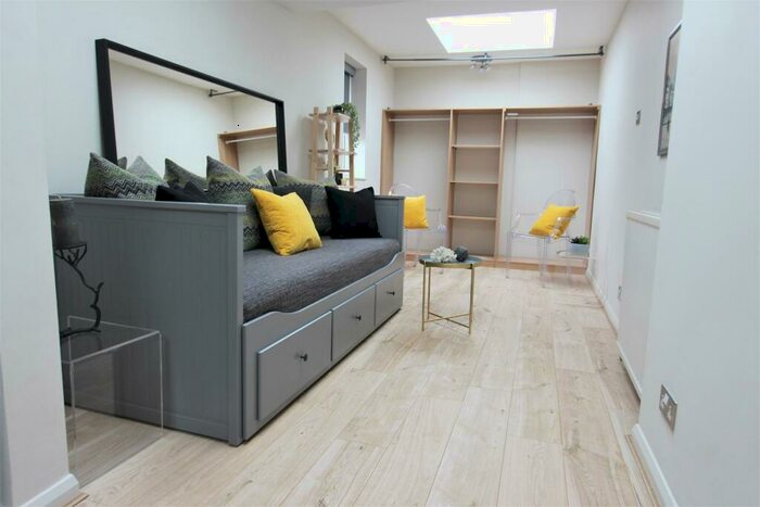 Studio To Rent In Station Parade, Cockfosters, EN4