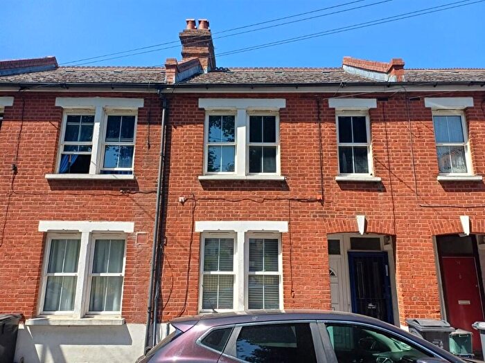 2 Bedroom Maisonette For Sale In Henderson Road, Croydon, CR0