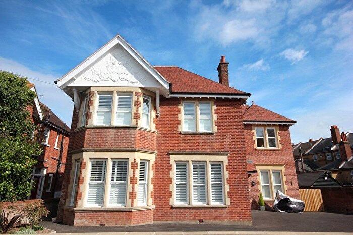 2 Bedroom Flat For Sale In Bryanstone Road, Bournemouth, Dorset, BH3