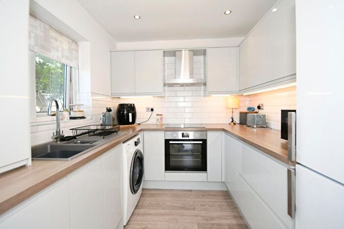 2 Bedroom Detached Bungalow For Sale In Heathfield Close, Wingerworth, Chesterfield, S42