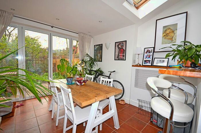 2 Bedroom Cottage To Rent In Beechwood Road, Ng, N8