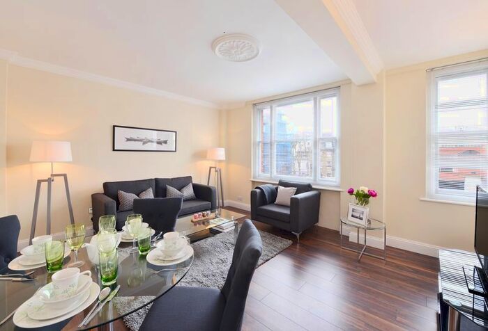 2 Bedroom Flat To Rent In Hill Street, London, W1J