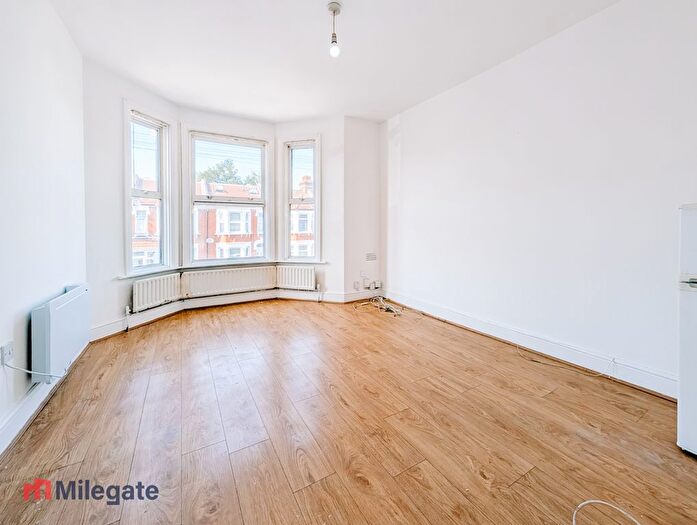 2 Bedroom Flat To Rent In Windsor Road, Ilford, IG1