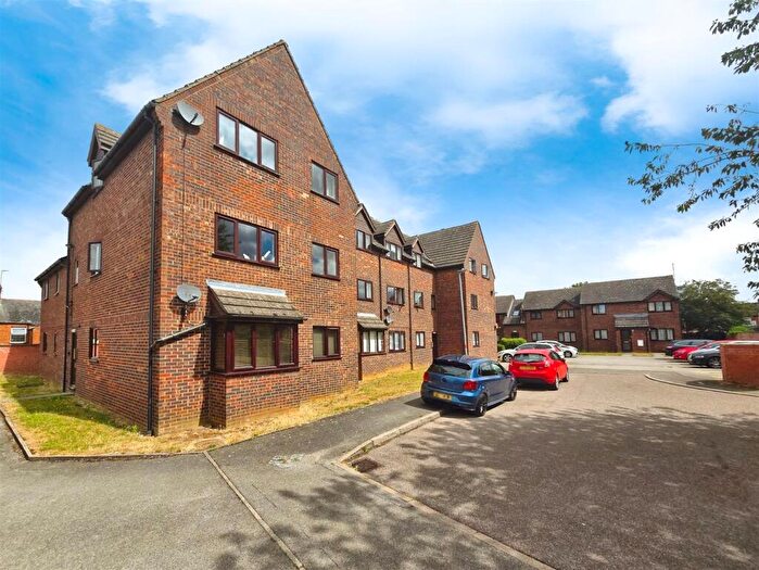 1 Bedroom Apartment For Sale In Oliver Close, Rushden, Northants, NN10