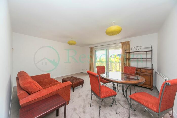 2 Bedroom Flat For Sale In Savile Court, Spencer Hill, Wimbledon, SW19