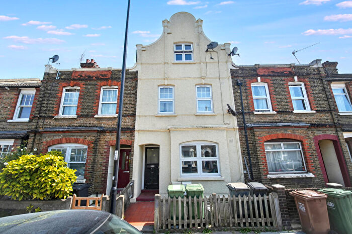 1 Bedroom Flat For Sale In Flat A, Trundleys Road, Deptford, London, SE8