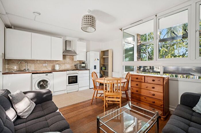 4 Bedroom Flat To Rent In Batten Street, Battersea Park, SW11