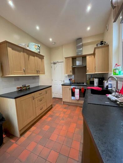 4 Bedroom Semi-Detached House To Rent In Pinewood Road, Uplands, SA2