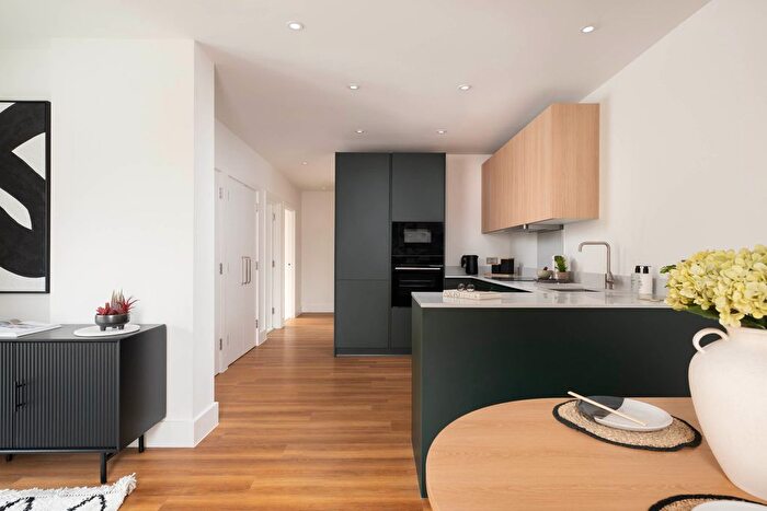 2 Bedroom Flat For Sale In Lower Road, London, SE16