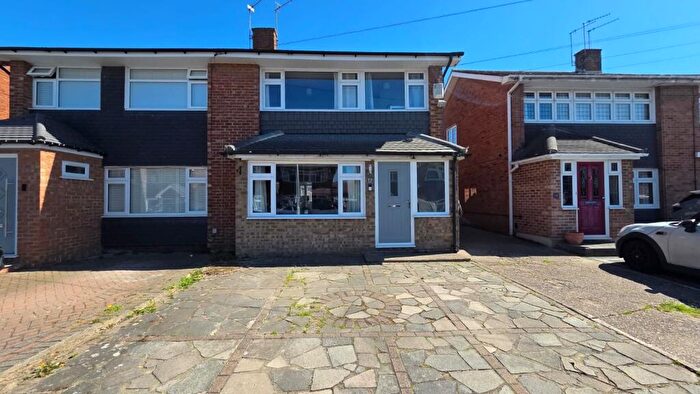 3 Bedroom Semi-Detached House For Sale In Lonsdale Crescent, Dartford, DA2