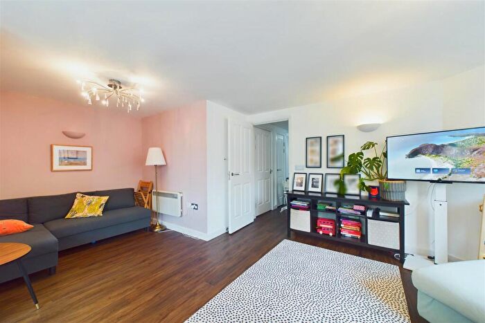2 Bedroom Flat For Sale In Giverny House, Water Gardens Square, London, SE16