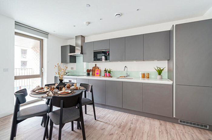 2 Bedroom Apartment To Rent In Bed, Th Floor, Tyne, Refinery House In Anchors Point, E16