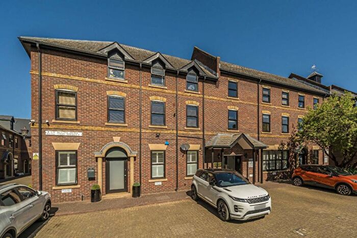 2 Bedroom Flat For Sale In High Street, Hampton, TW12