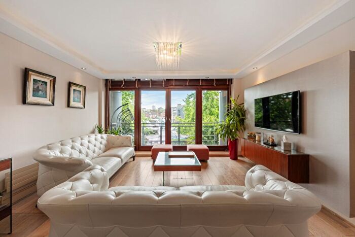 2 Bedroom Flat For Sale In Jacana Court, Star Place London, E1W