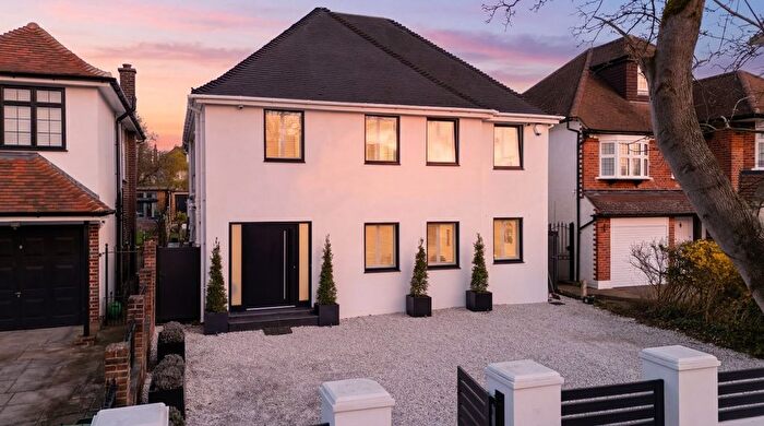 4 Bedroom Detached House For Sale In Kenwood Drive, Beckenham, BR3