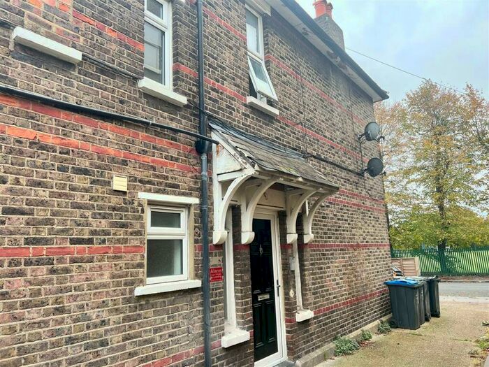 3 Bedroom Property To Rent In Sydenham Road, Croydon, CR0