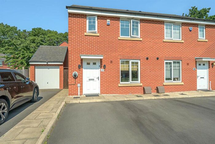 3 Bedroom Semi-Detached House For Sale In Hyde Mill Drive, Wollaston, Stourbridge, DY8