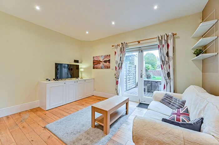 1 Bedroom Flat To Rent In The Chase, Clapham Common North Side, London, SW4