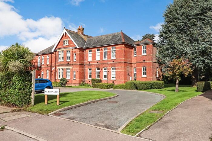 2 Bedroom Flat For Sale In St Leonards, Oak Tree Way, Horsham, RH13
