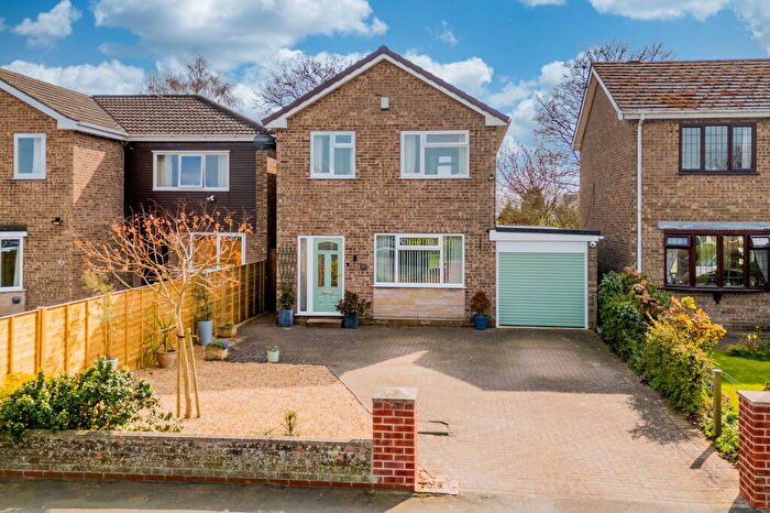 3 Bedroom Detached House For Sale In South Parkway, Snaith, DN14