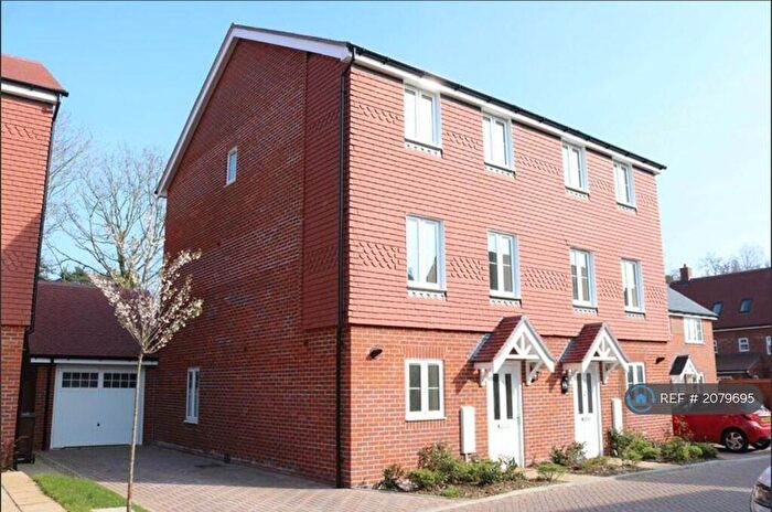 4 Bedroom Semi-Detached House To Rent In Grayling Close, Godalming, GU7