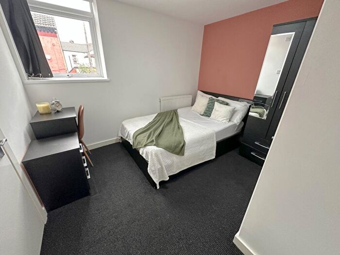 6 Bedroom Terraced House To Rent In Wrenbury Street, L7