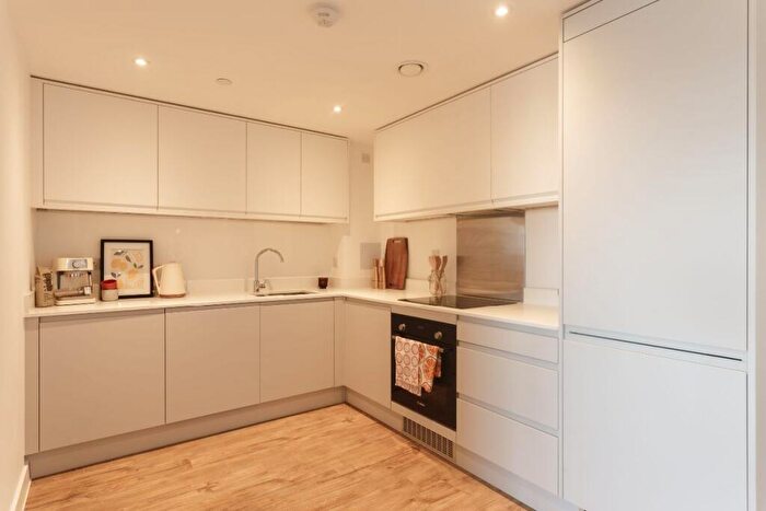 2 Bedroom Apartment For Sale In Phoenix, Saxton Lane, LS9