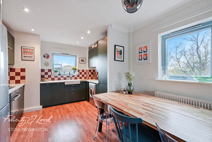 2 Bedroom Flat For Sale In Cazenove Road, London, N16