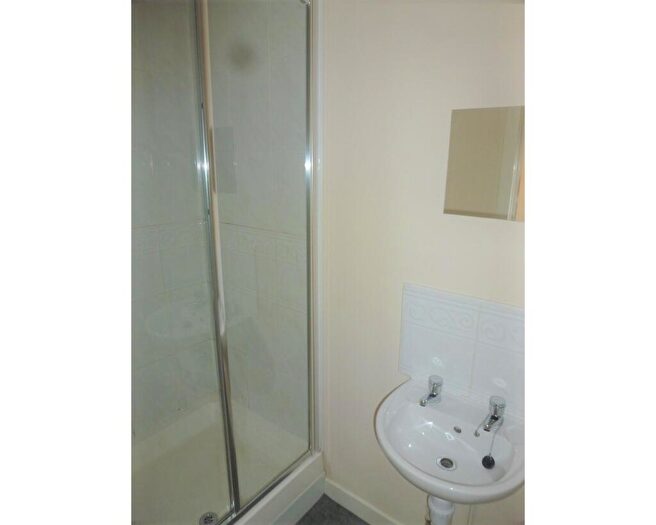 2 Bedroom Apartment To Rent In Hamiltonhill Gardens, Glasgow, G22