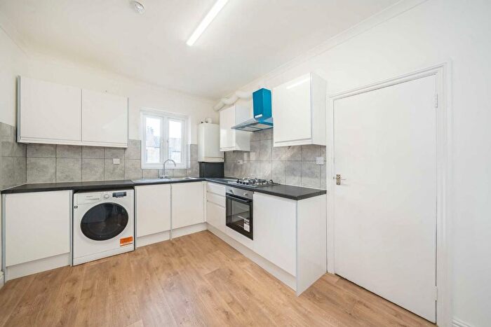 3 Bedroom Flat To Rent In Merton High Street, Colliers Wood, SW19
