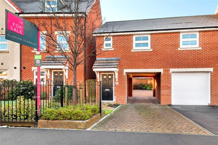 2 Bedroom Maisonette For Sale In Chapman Drive, Binfield, Bracknell, Berkshire, RG42