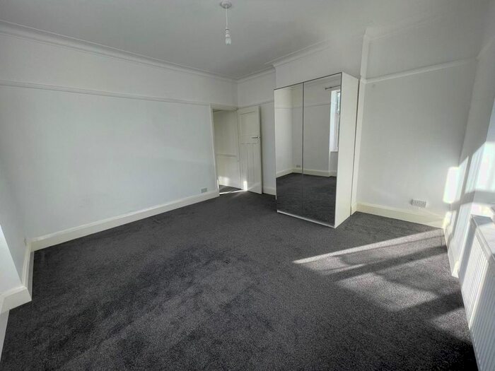 2 Bedroom Flat To Rent In Bounds Green Road, London N11