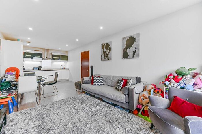 2 Bedroom Flat For Sale In Newgate Tower, Croydon, CR0