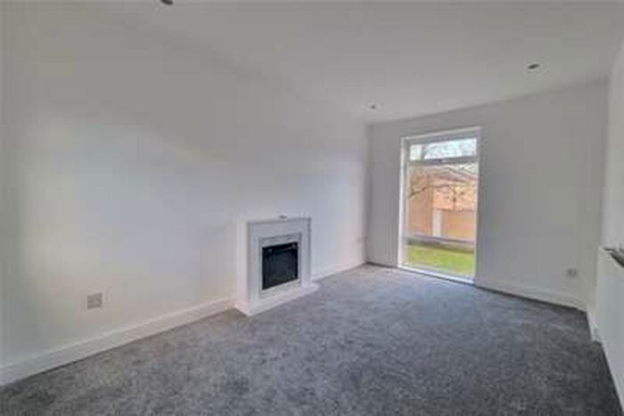 3 Bedroom House To Rent In Dunedin, Tamworth, B77