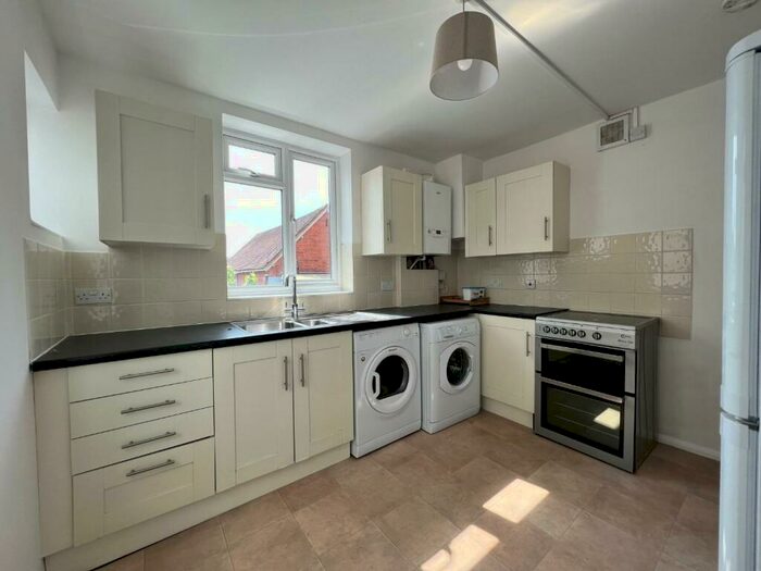 2 Bedroom Apartment To Rent In Old Woking Road, West Byfleet, KT14