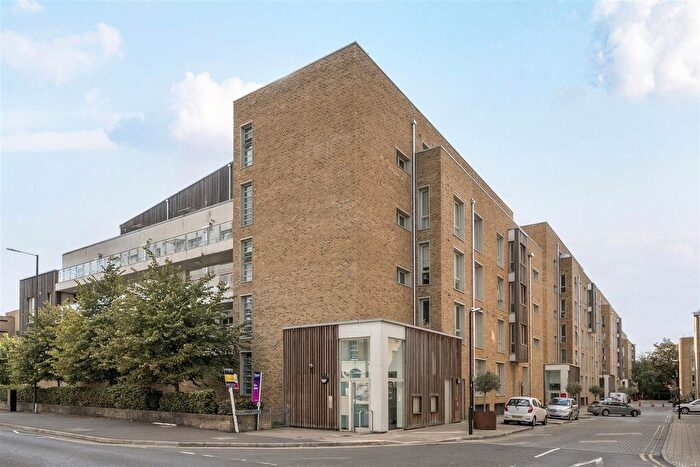 2 Bedroom Flat For Sale In Kidwells Close, Maidenhead, SL6