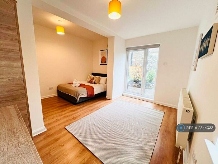 1 Bedroom Flat To Rent In Shaftesbury Road, London, N19