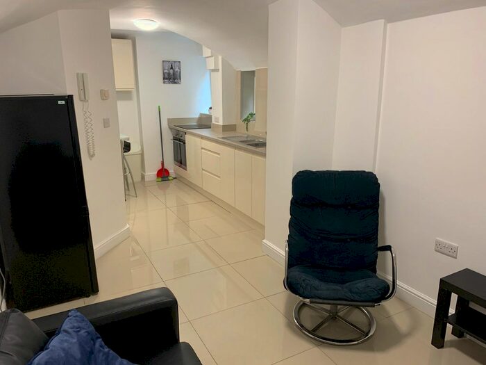 2 Bedroom Flat To Rent In Flat, Church Street, Lenton, Nottingham, NG7