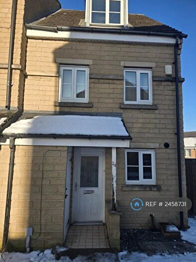 3 Bedroom Semi-Detached House To Rent In Brander Close, Idle, Bradford, BD10