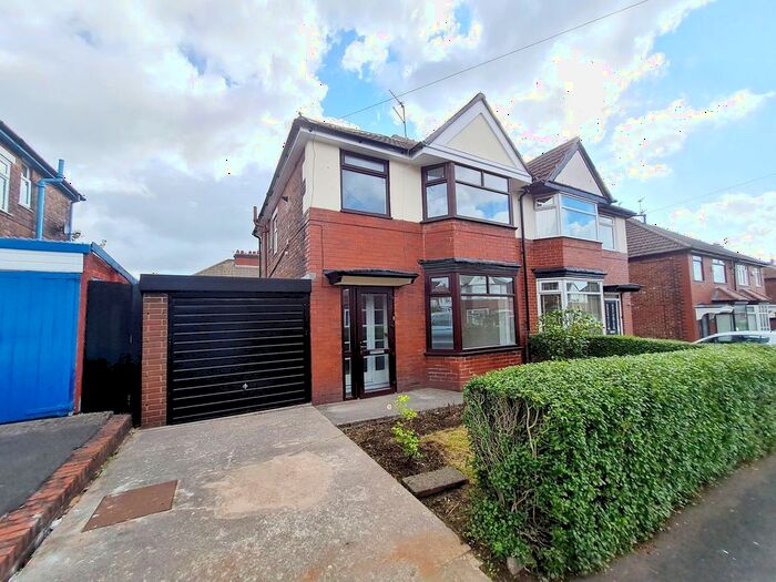 3 Bedroom Semi-Detached House To Rent In Mount Road, Prestwich, M25
