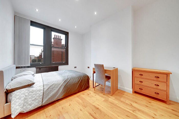 2 Bedroom Apartment To Rent In Fieldgate Street, E1