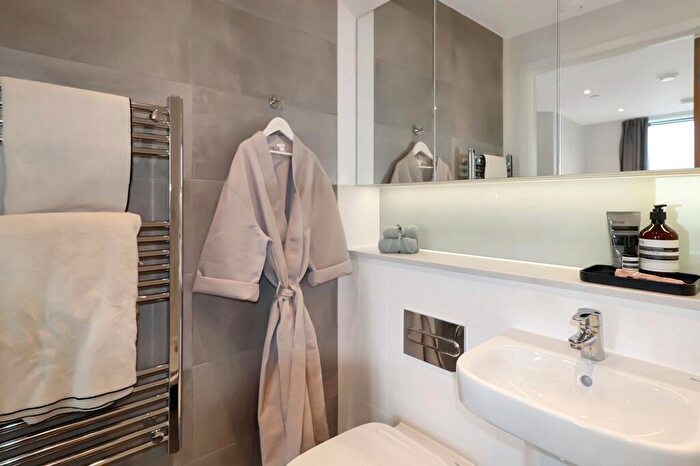 2 Bedroom Apartment To Rent In Swan Street House, Manchester, M4