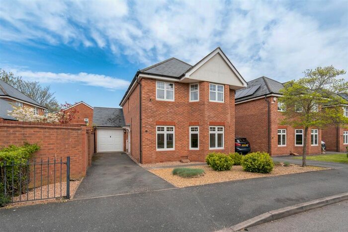 5 Bedroom Detached House To Rent In Vine Lane, Birmingham, B27